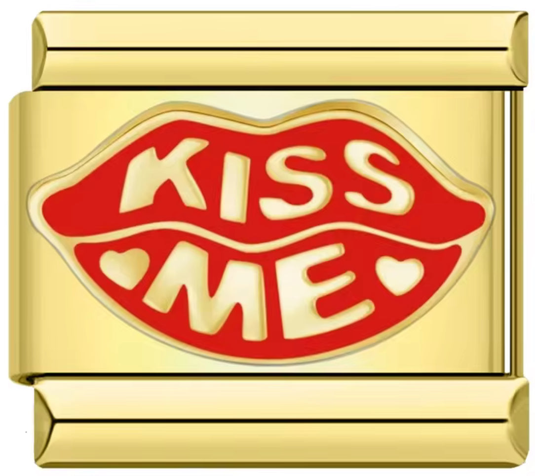 Kiss Me Lips Charm